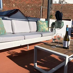 https://attic-apartment-468-sagrada-familia.topbarcelonahotels.com